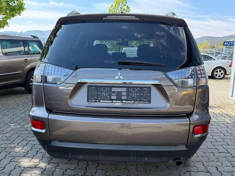 Gebraucht Mitsubishi Outlander Edition 147 PS (108 kW) 2011 Granitbraun (m) SUV