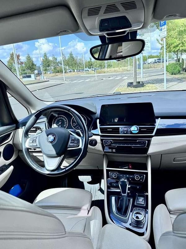 Schwarz Gebraucht 2017 BMW 220 Sport Line Van / Kleinbus | 18.500 € (Teuer) - Bild 1/4