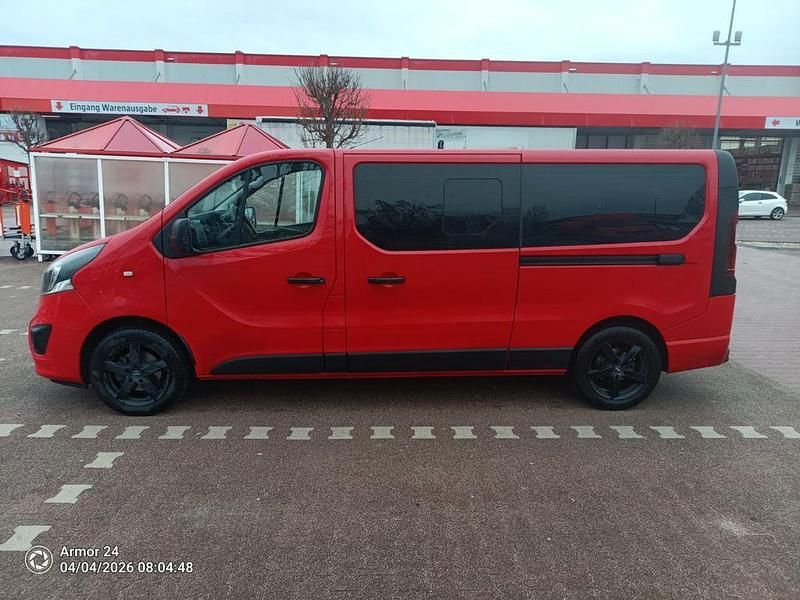 Gebraucht Opel Vivaro 145 PS (106 kW) 2016 Rot Van / Kleinbus