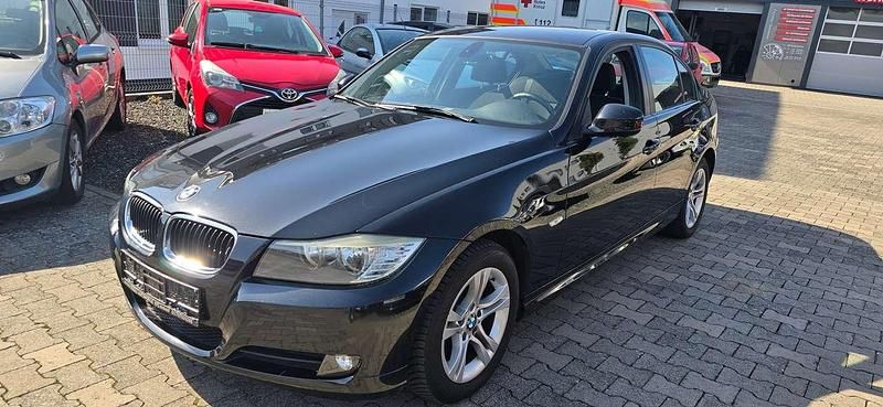 Black sapphire metallic Gebraucht 2011 BMW 316 Limousine | 6.200 € (Fairer Preis) - Bild 1/4