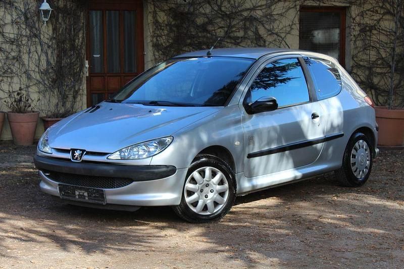Gebraucht Peugeot 206 60 PS (44 kW) 2004 Silber Limousine