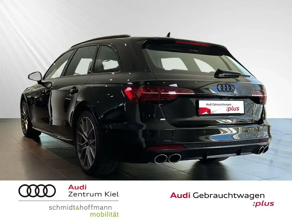 Używany Audi S4 Ambiente 341 KM (250 kW) 2023 Czarny Kombi