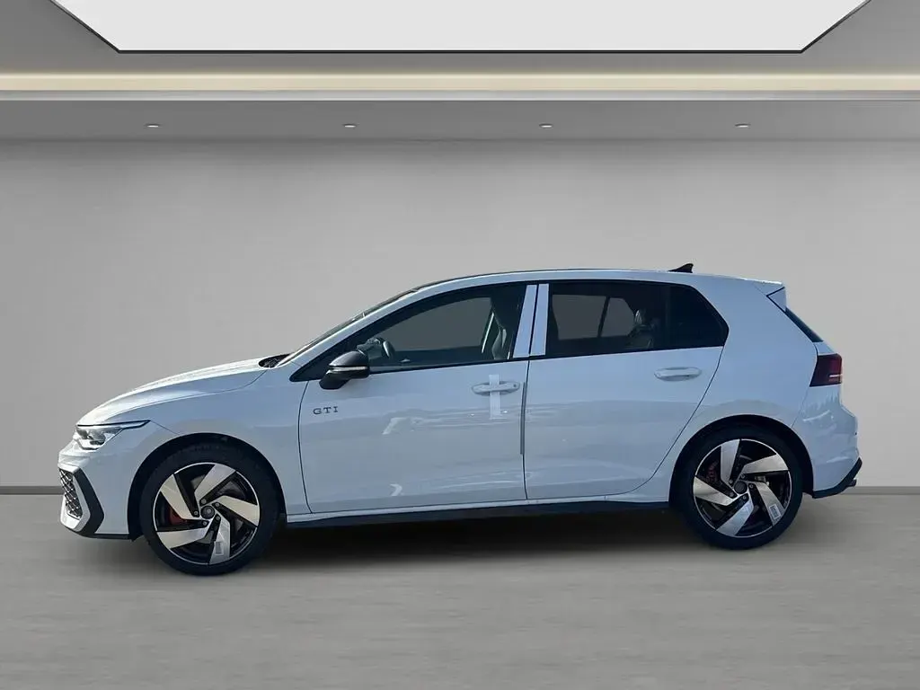 Second-hand VW Golf VIII GTI 265 CP (194 kW) 2026 Alb Berlinǎ