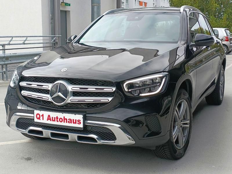 Schwarz Gebraucht 2022 Mercedes GLC300e SUV | 30.950 € (Superpreis) - Bild 1/4