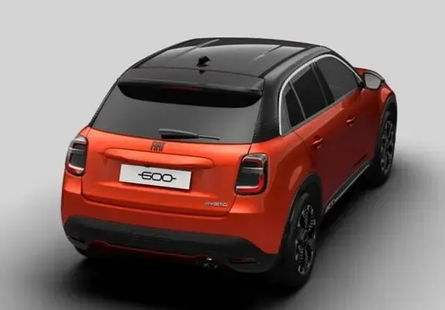 Neu Fiat 600 La Prima 110 PS (80 kW) 2025 Sole orange metallic / dachfarbe sole orange metallic / dachfarbe SUV