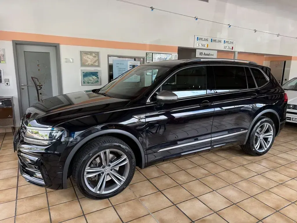 Gebraucht VW Tiguan Allspace Highline 200 PS (147 kW) 2021 Schwarz SUV