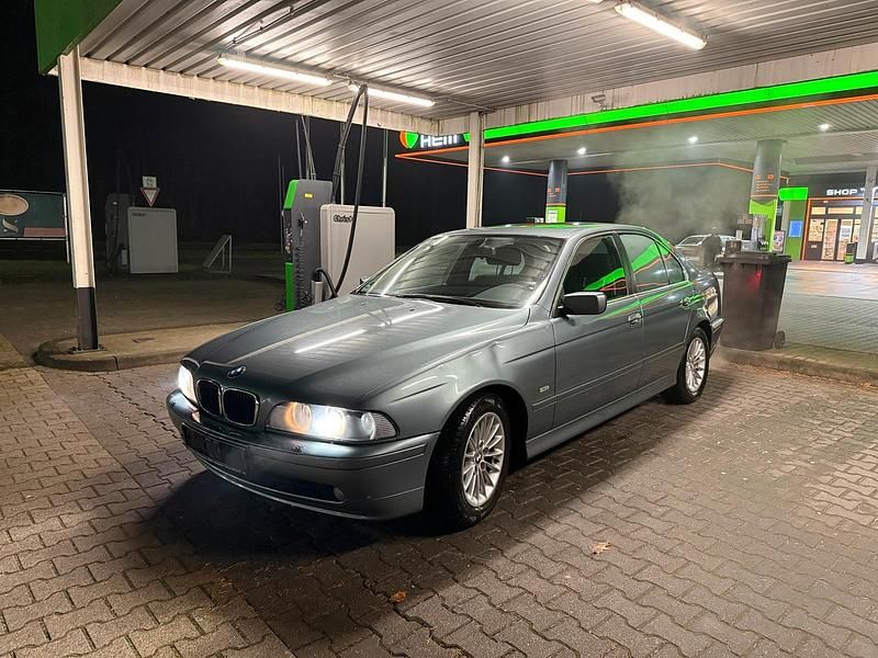 Grün Gebraucht 2001 BMW 525 Limousine | 2.900 € (Guter Preis) - Bild 1/4
