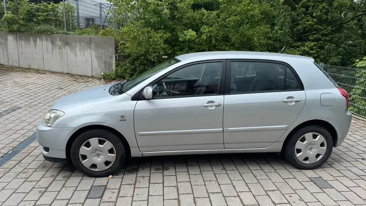 Brugt Toyota Corolla 97 HK (71 kW) 2003 Sølv Sedan