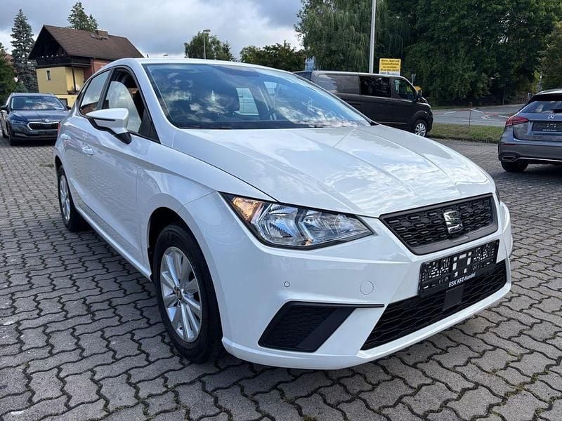 Weiß Gebraucht 2021 Seat Ibiza Beats Limousine | 13.900 € (Guter Preis) - Bild 1/4