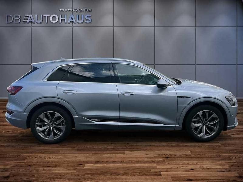 Gebraucht Audi e-tron Advanced Plus 300 kW (408 PS) 2022 Silber SUV