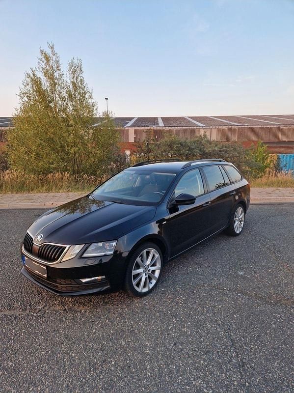 Schwarz Gebraucht 2017 Skoda Octavia Drive Kombi | 10.000 € (Fairer Preis) - Bild 1/4