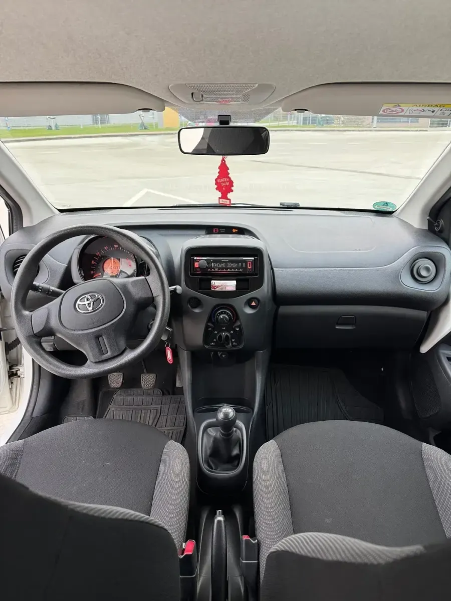 Second-hand Toyota Aygo 69 CP (50 kW) 2015 Alb Hatchback