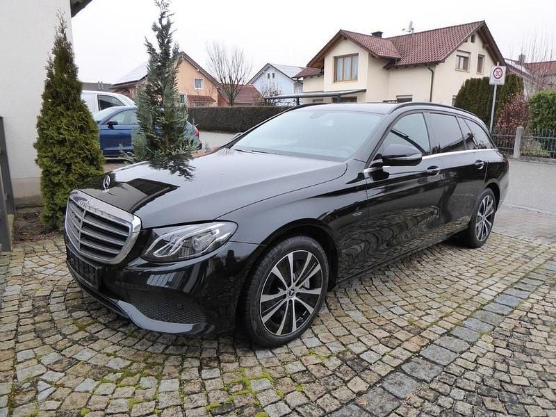 Schwarz Gebraucht 2019 Mercedes E300 Limousine | 22.900 € (Superpreis) - Bild 1/4