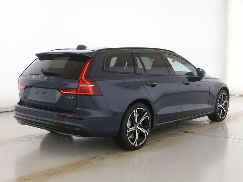 Gebraucht Volvo V60 Ultra 310 PS (228 kW) 2025 Denim blue / metallic Kombi