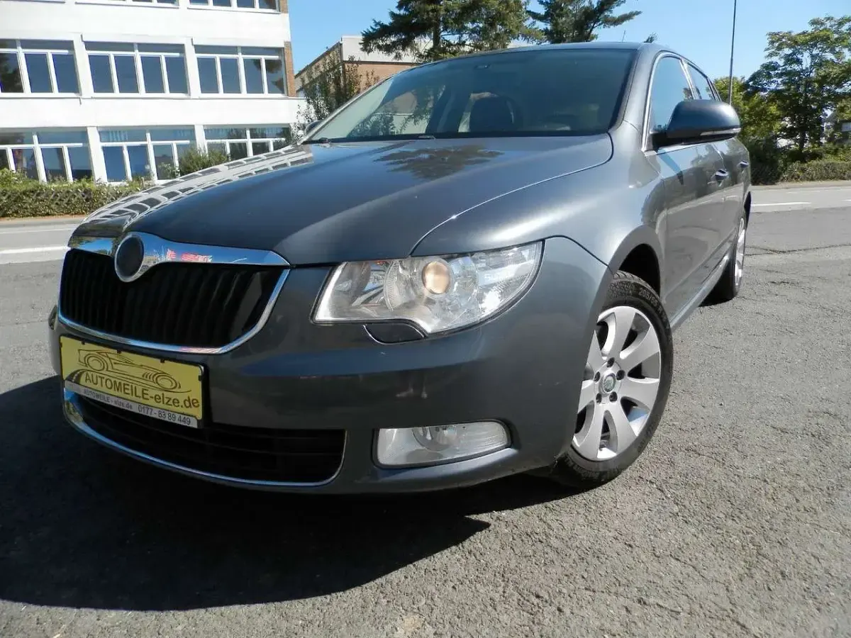 Gebraucht Skoda Superb Ambition 160 PS (117 kW) 2013 Grau Limousine
