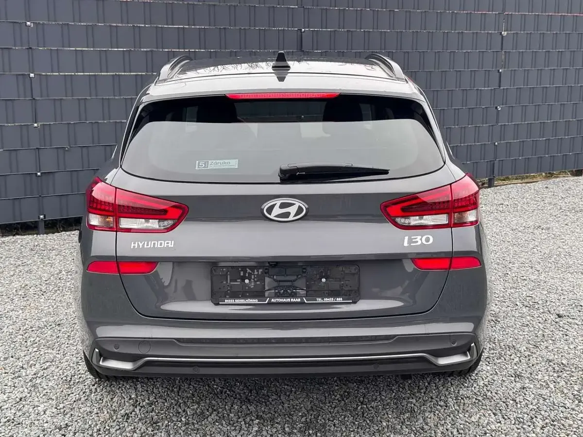 Neu Hyundai i30 116 PS (85 kW) 2026 Grau Kombi