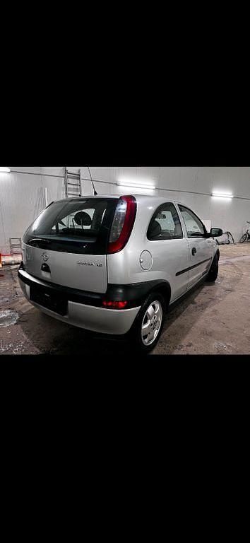 Gebraucht Opel Corsa 75 PS (55 kW) 2002 Silber Limousine