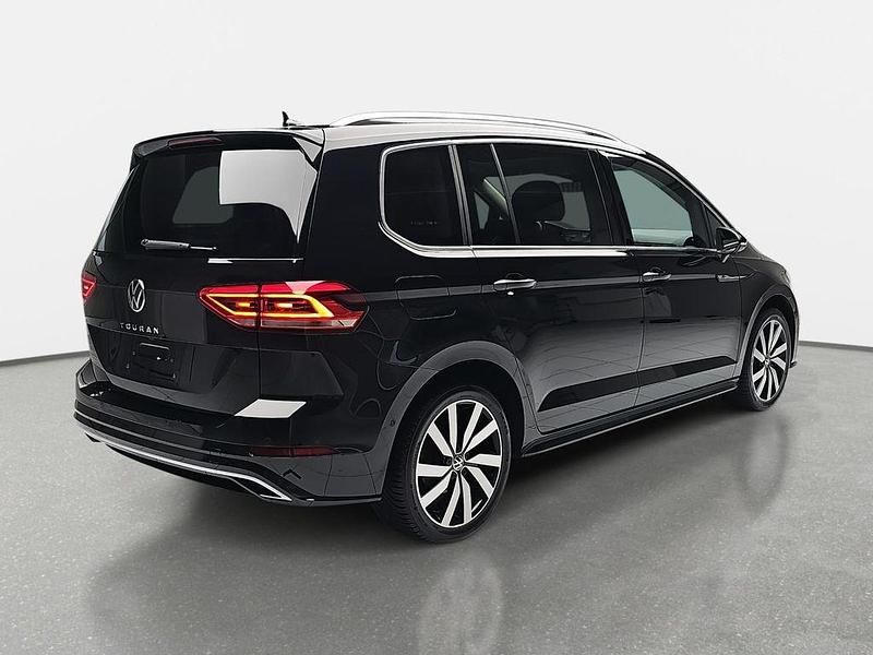 Gebraucht VW Touran Highline 150 PS (110 kW) 2024 Schwarz Van / Kleinbus