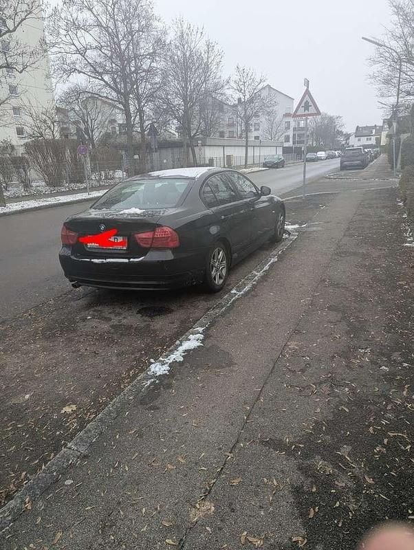 Gebraucht BMW 318 143 PS (105 kW) 2009 Schwarz Limousine