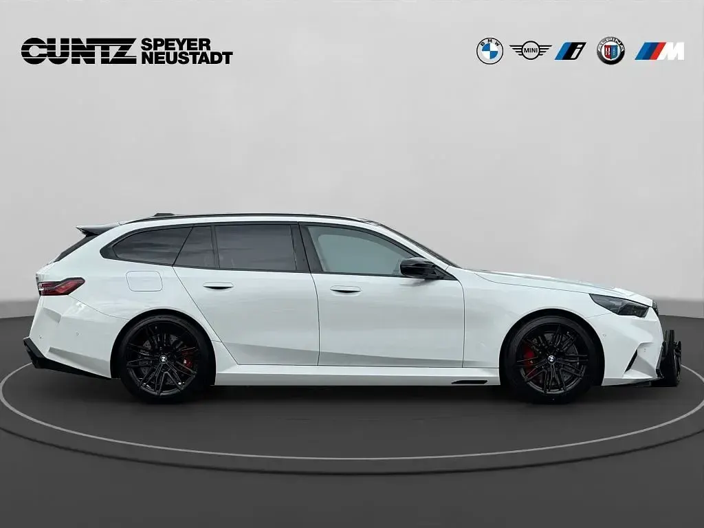 Używany BMW M5 Performance 727 KM (534 kW) 2025 Biały Kombi