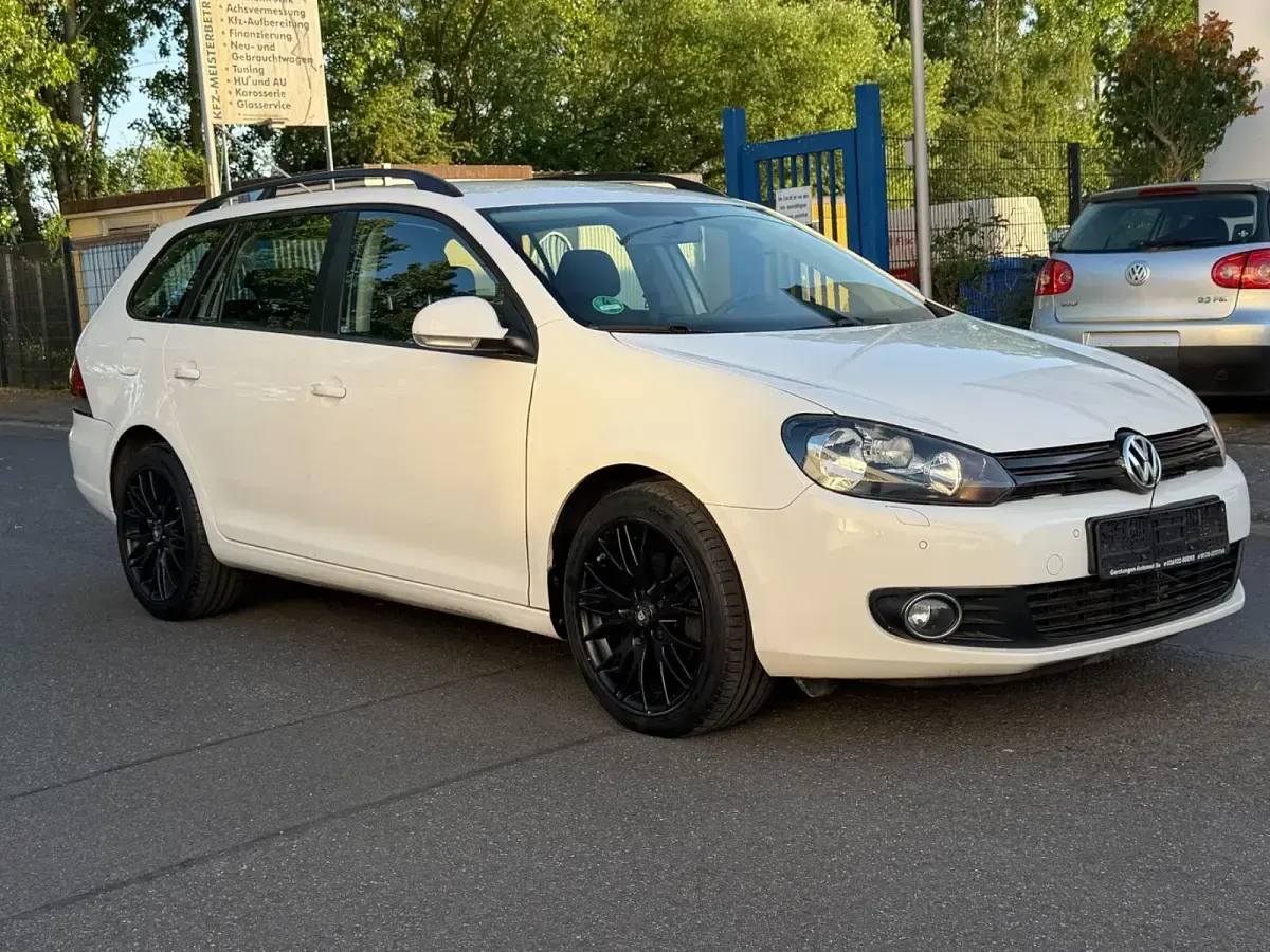 Gebraucht VW Golf VI 105 PS (77 kW) 2011 Weiß Kleinwagen