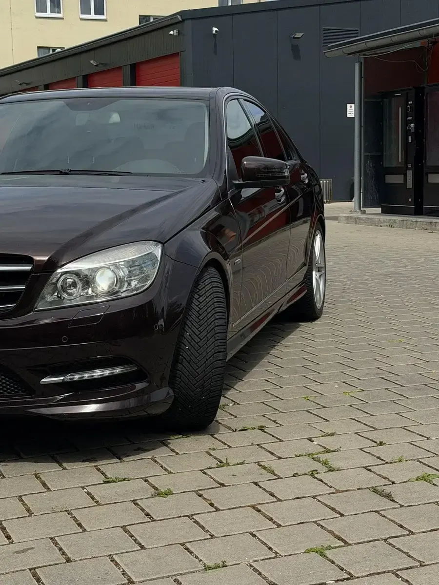 Gebraucht Mercedes C250 204 PS (150 kW) 2011 Andere farben Limousine