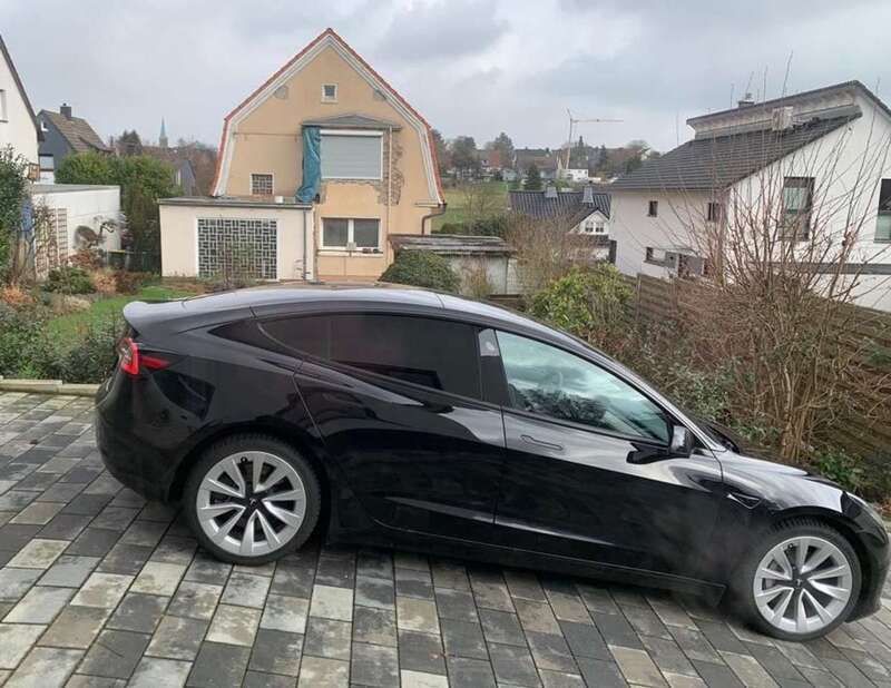 Schwarz Gebraucht 2022 Tesla Model 3 Standard Range Limousine | 26.800 € (Guter Preis) - Bild 1/4
