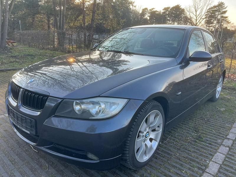 Gebraucht BMW 320 125 PS (91 kW) 2007 Grau Limousine