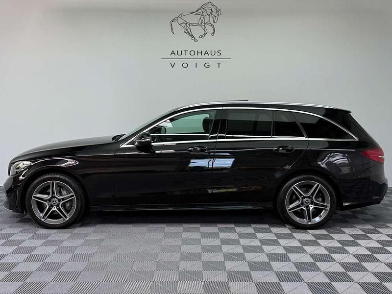 Obsidianschwarz metalliclack Gebraucht 2019 Mercedes C200 AMG Kombi | 26.800 € (Fairer Preis) - Bild 1/4
