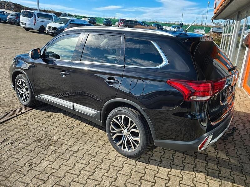 Gebraucht Mitsubishi Outlander Plus 150 PS (110 kW) 2015 Schwarz SUV