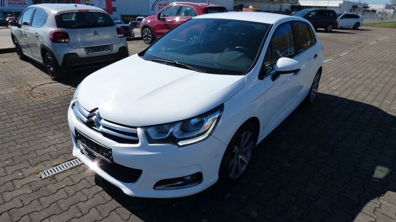 Weiss Gebraucht 2018 Citroën C4 Shine Limousine | 11.980 € (Teuer) - Bild 1/4