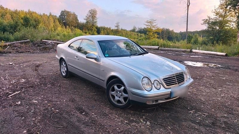 Silber Gebraucht 1998 Mercedes CLK320 Elegance Coupé | 2.999 € (Guter Preis) - Bild 1/4