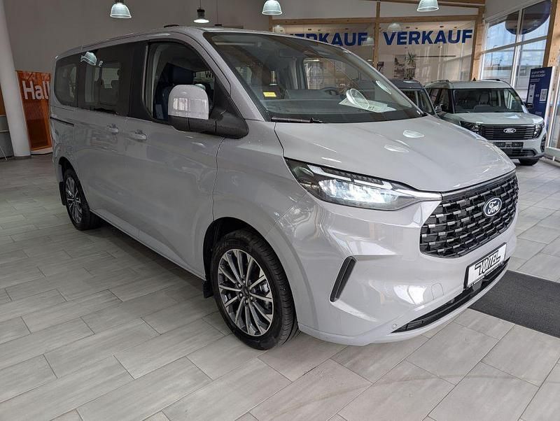 Neu Ford Tourneo Titanium 150 PS (110 kW) 2025 Grau Van / Kleinbus