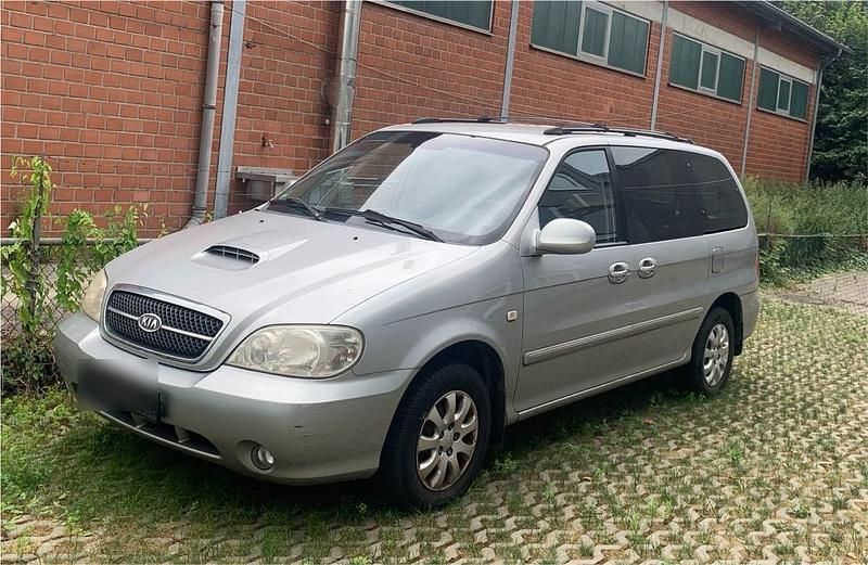 Grau Gebraucht 2006 Kia Carnival EX Van / Kleinbus | 2.200 € (Fairer Preis) - Bild 1/4