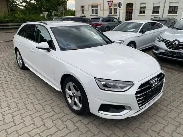 Gebraucht Audi A4 Advanced 163 PS (119 kW) 2022 Weiß Kombi