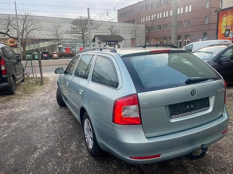 Gebraucht Skoda Octavia Ambiente 122 PS (89 kW) 2009 Grün Kombi