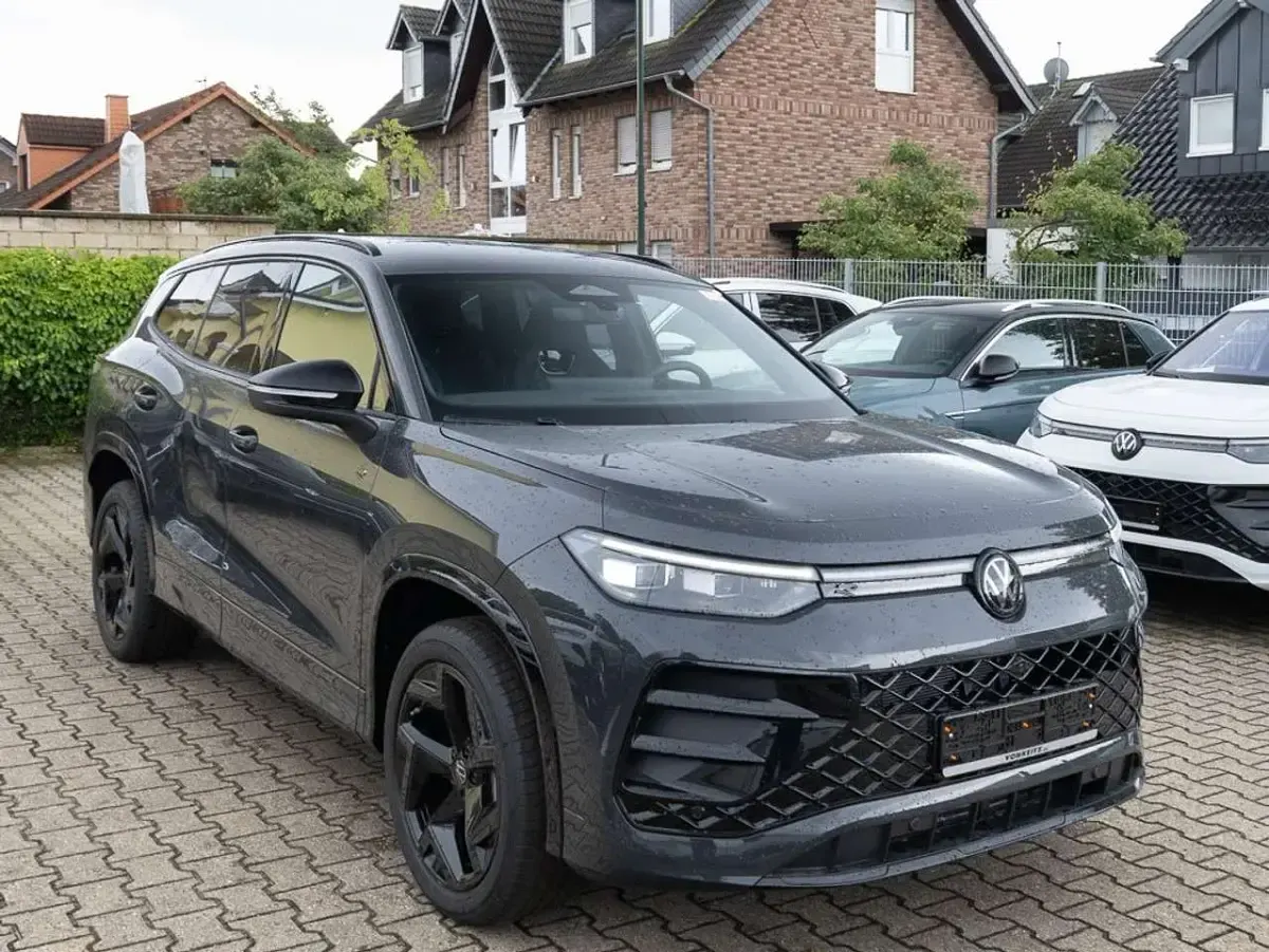 Neu VW Tayron R-line 150 PS (110 kW) 2026 Grau SUV