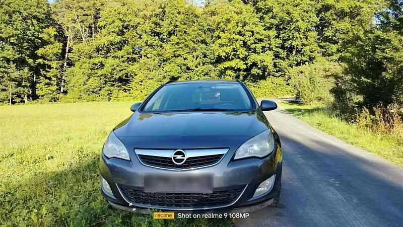 Andere farben Gebraucht 2011 Opel Astra Kombi | 2.000 € (Fairer Preis) - Bild 1/4