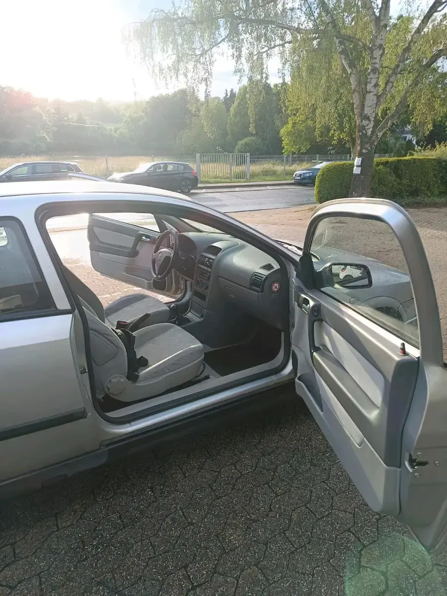 Gebraucht Opel Astra 101 PS (74 kW) 1999 Silber Limousine