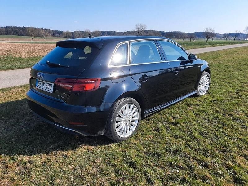 Gebraucht Audi e-tron 150 kW (204 PS) 2018 Schwarz SUV
