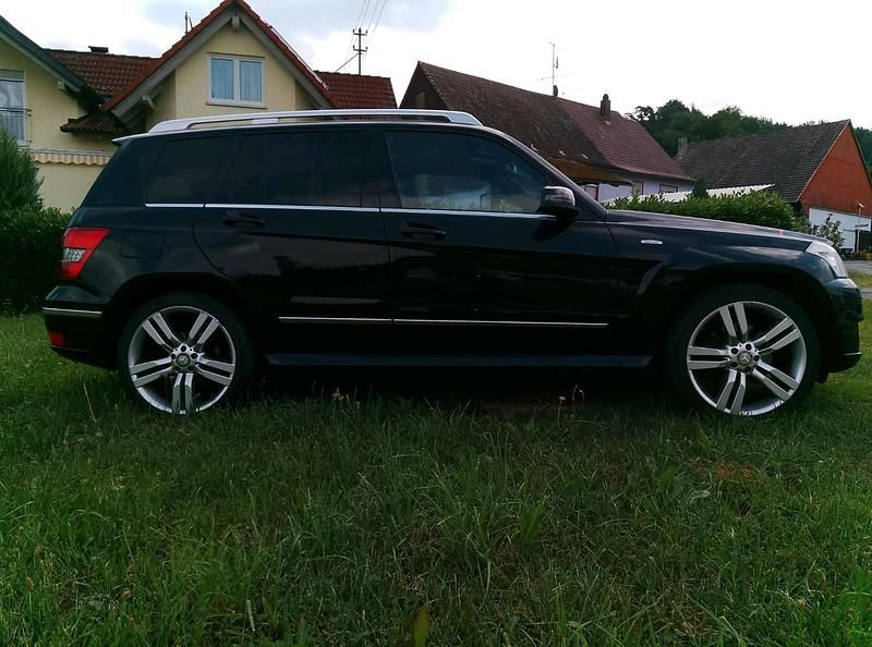 Schwarz Gebraucht 2009 Mercedes GLK350 Edition 1 SUV | 15.800 € (Etwas zu teuer) - Bild 1/4