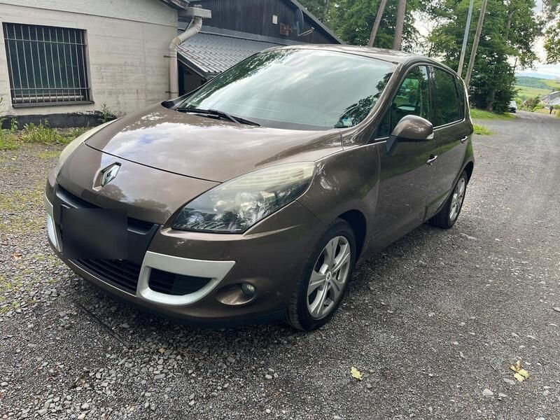Braun Gebraucht 2011 Renault Scénic III Van / Kleinbus | 3.300 € - Bild 1/4