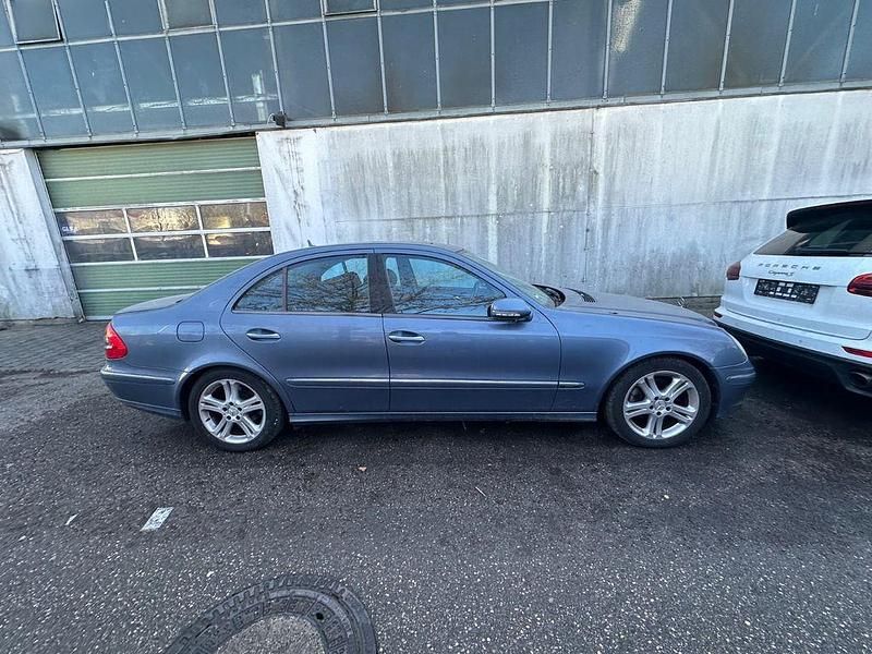 Gebraucht Mercedes E280 Avantgarde 231 PS (169 kW) 2006 Blau Limousine