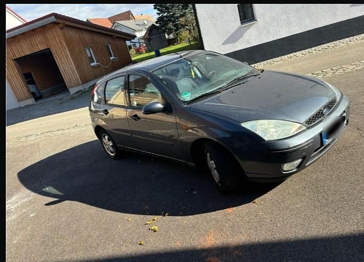 Grau Gebraucht 2003 Ford Focus Limousine | 999 € (Superpreis) - Bild 1/4