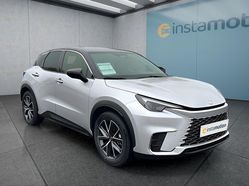 Neu Lexus LBX 136 PS (100 kW) 2025 Silber SUV
