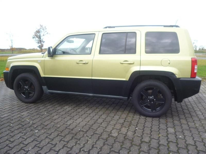 Gebraucht Jeep Patriot 170 PS (125 kW) 2012 Gold SUV