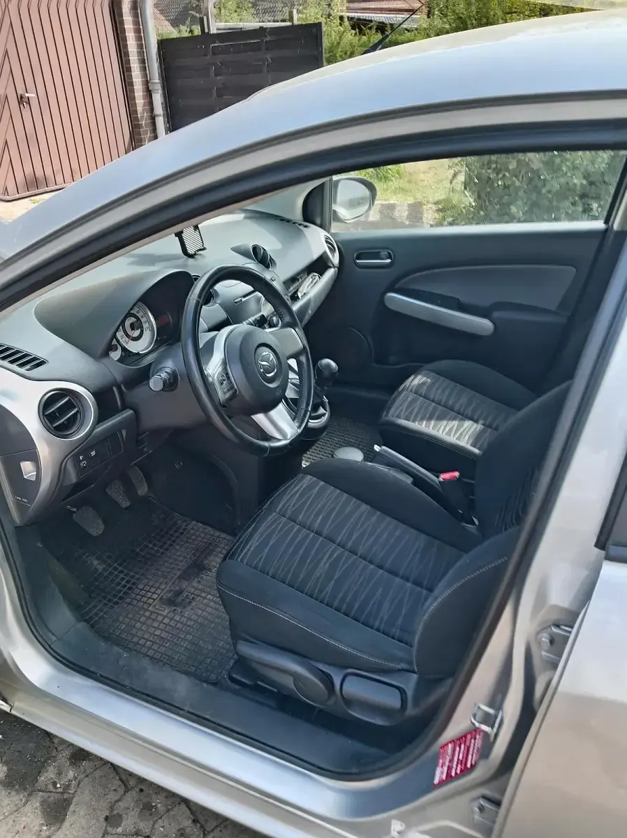 Usata Mazda 2 100 CV (73 kW) 2009 Grigio Utilitaria