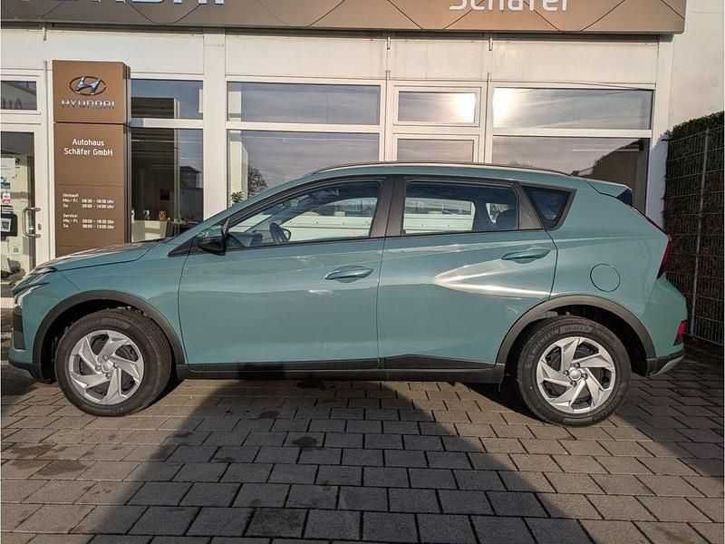 Neu Hyundai Bayon Select 101 PS (74 kW) 2025 Gruen SUV