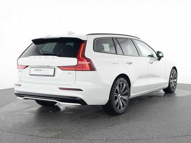 Gebraucht Volvo V60 145 PS (106 kW) 2025 Kombi