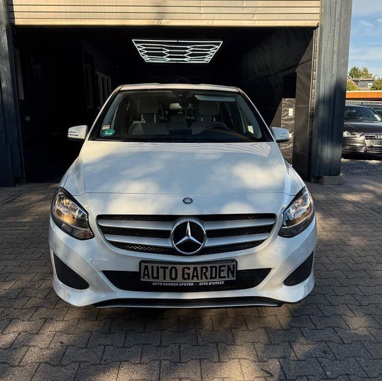 Gebraucht Mercedes B160 90 PS (66 kW) 2015 Weiß Van / Kleinbus
